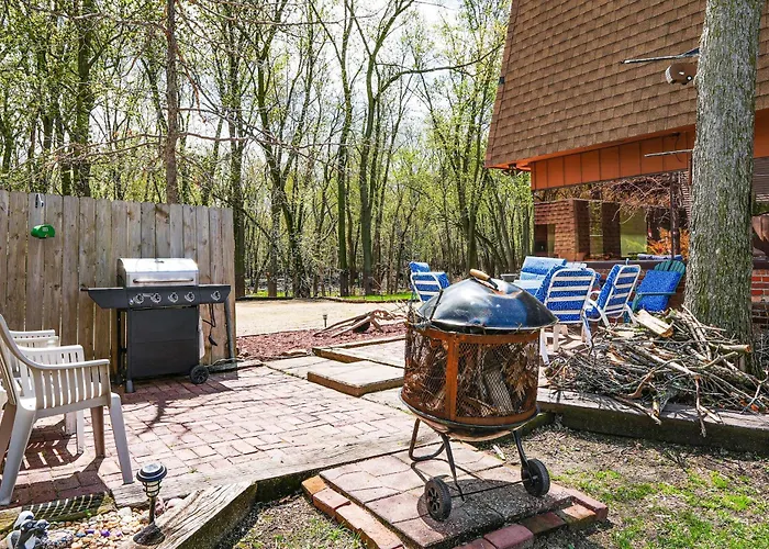 Cozy W/ Yard: Steps To Mississippi River * Albany