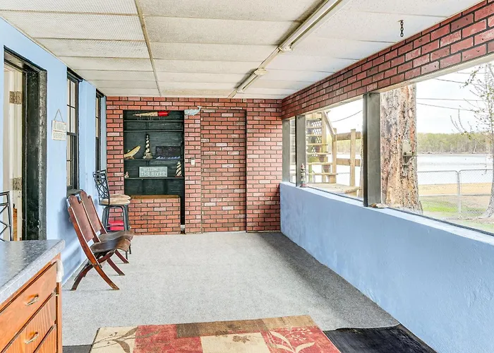 Cozy W/ Yard: Steps To Mississippi River Holiday home *