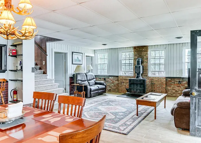 Cozy W/ Yard: Steps To Mississippi River Holiday home