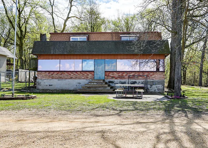 Cozy W/ Yard: Steps To Mississippi River * Albany