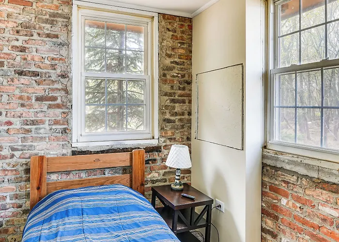 Casa vacanze Cozy W/ Yard: Steps To Mississippi River